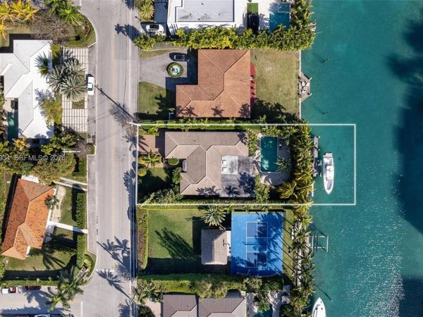 10121 E Broadview Dr , Bay Harbor Islands, FL 33154