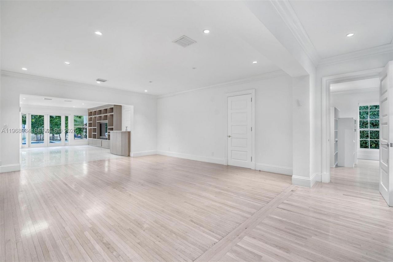 10121 E Broadview Dr , Bay Harbor Islands, FL 33154 Photo