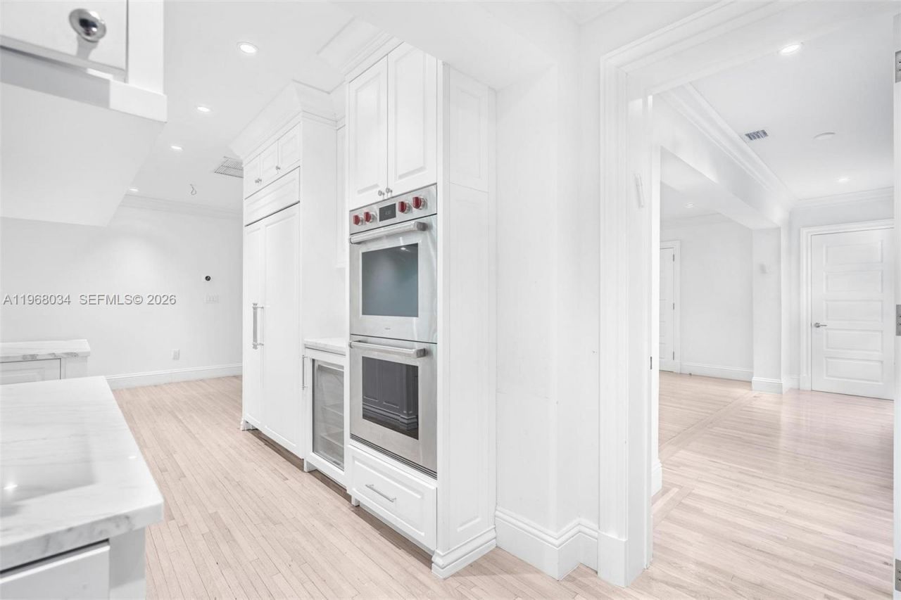 10121 E Broadview Dr , Bay Harbor Islands, FL 33154 Photo