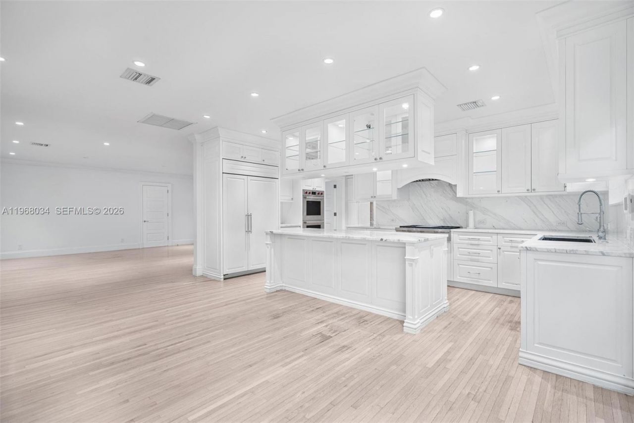 10121 E Broadview Dr , Bay Harbor Islands, FL 33154 Photo