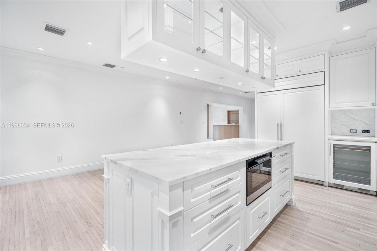 10121 E Broadview Dr , Bay Harbor Islands, FL 33154 Photo