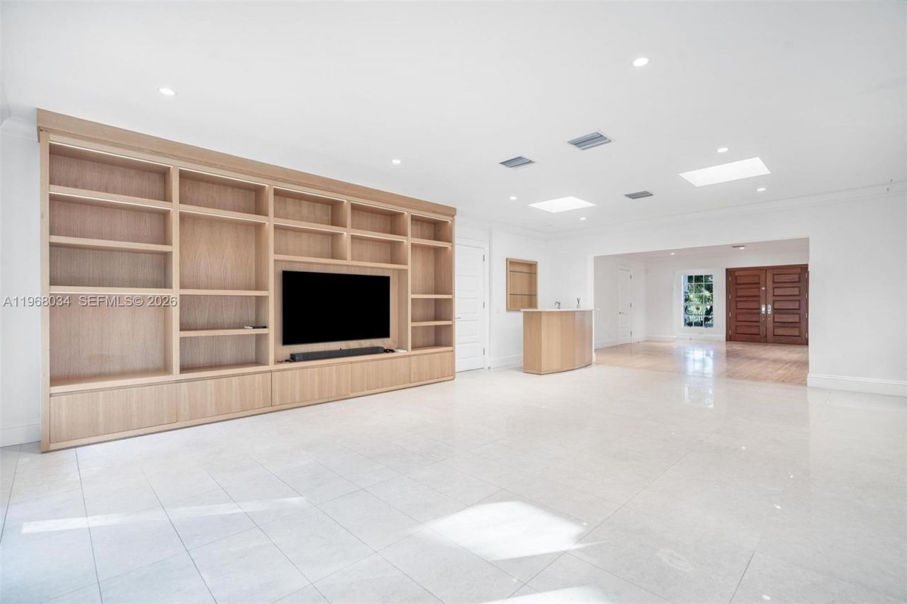 10121 E Broadview Dr , Bay Harbor Islands, FL 33154 Photo