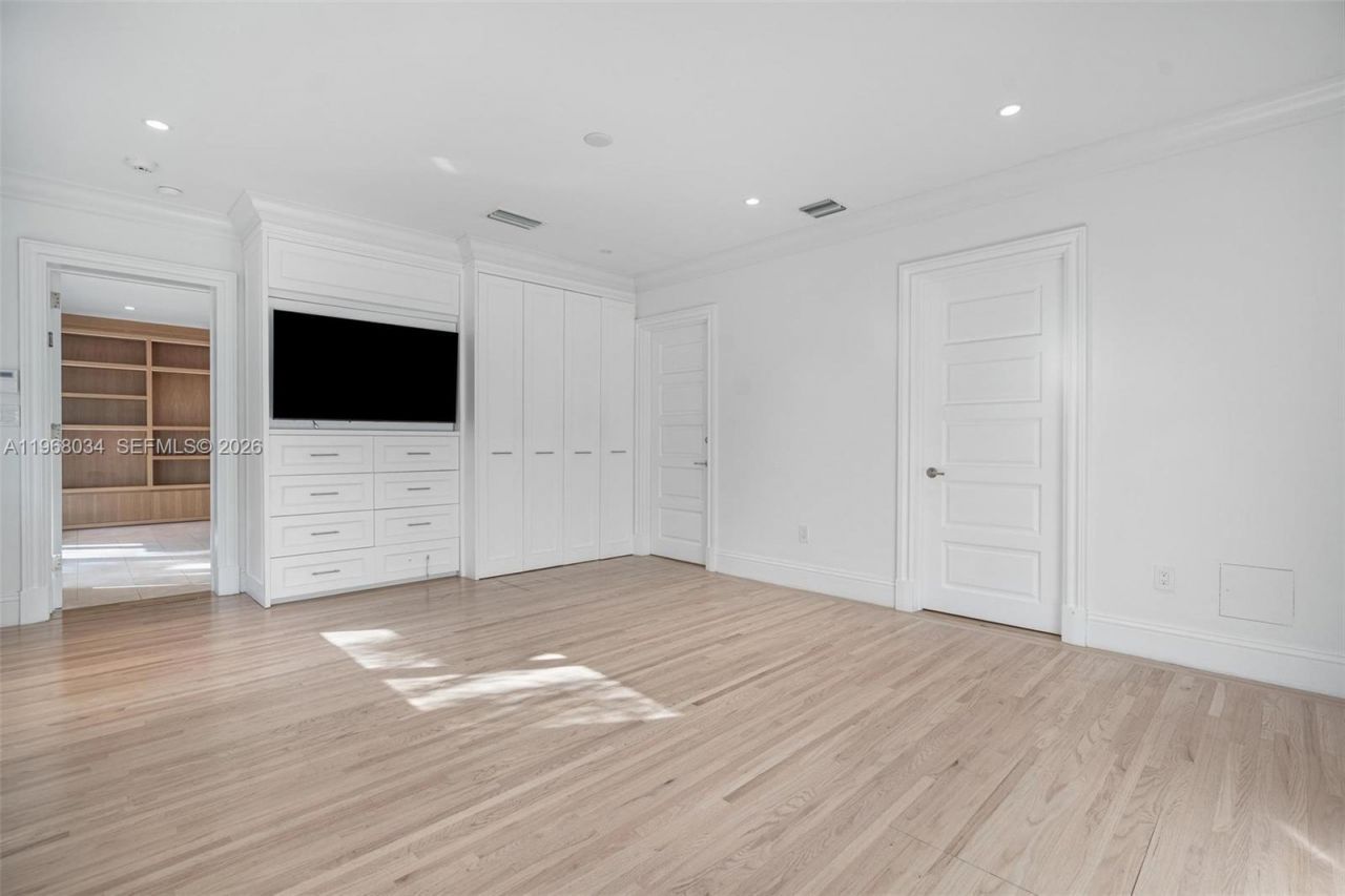 10121 E Broadview Dr , Bay Harbor Islands, FL 33154 Photo