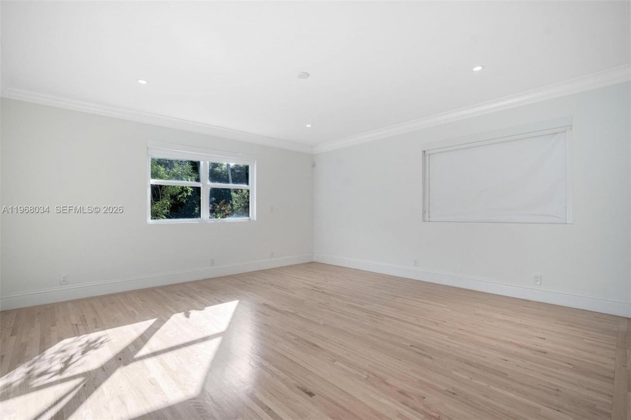 10121 E Broadview Dr , Bay Harbor Islands, FL 33154 Photo