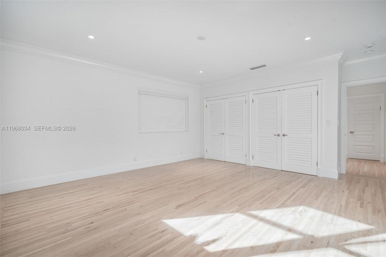 10121 E Broadview Dr , Bay Harbor Islands, FL 33154 Photo