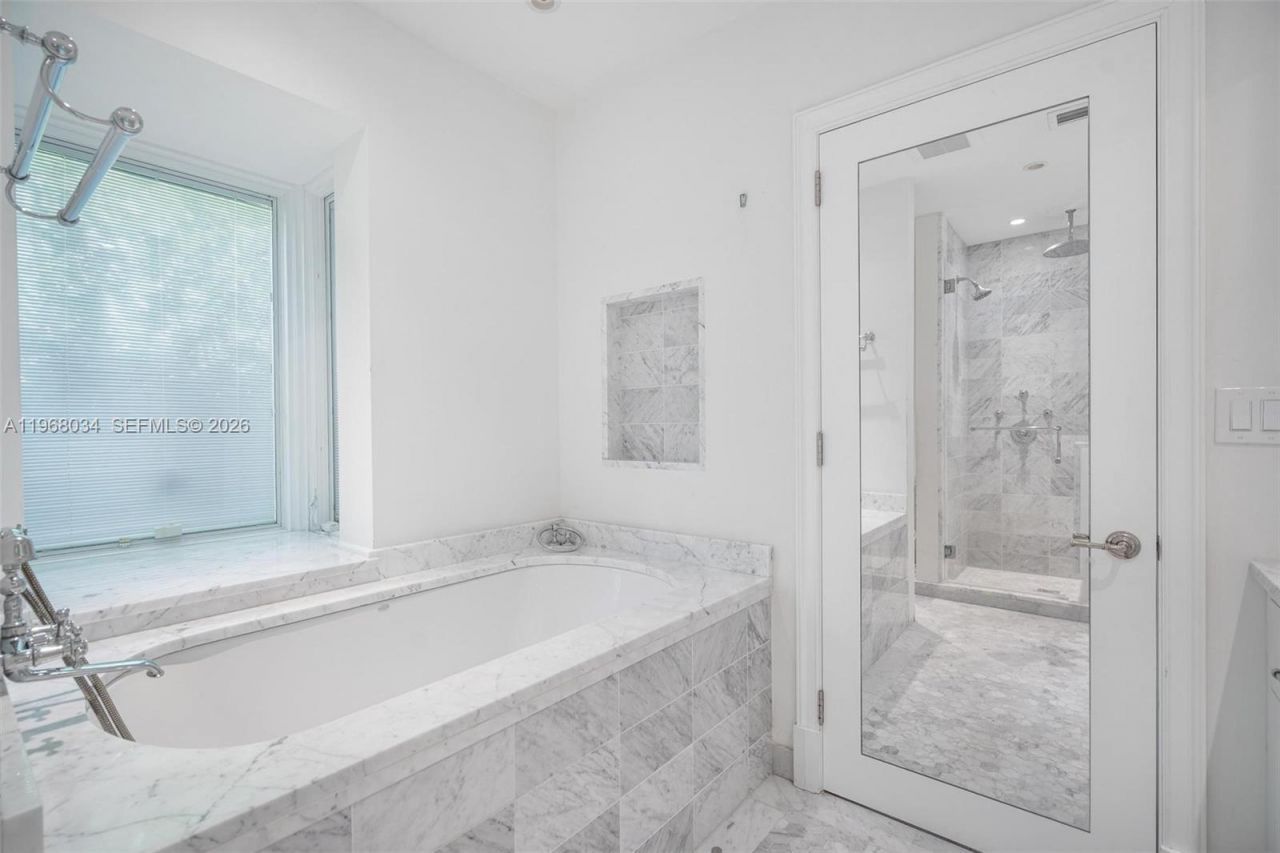 10121 E Broadview Dr , Bay Harbor Islands, FL 33154 Photo