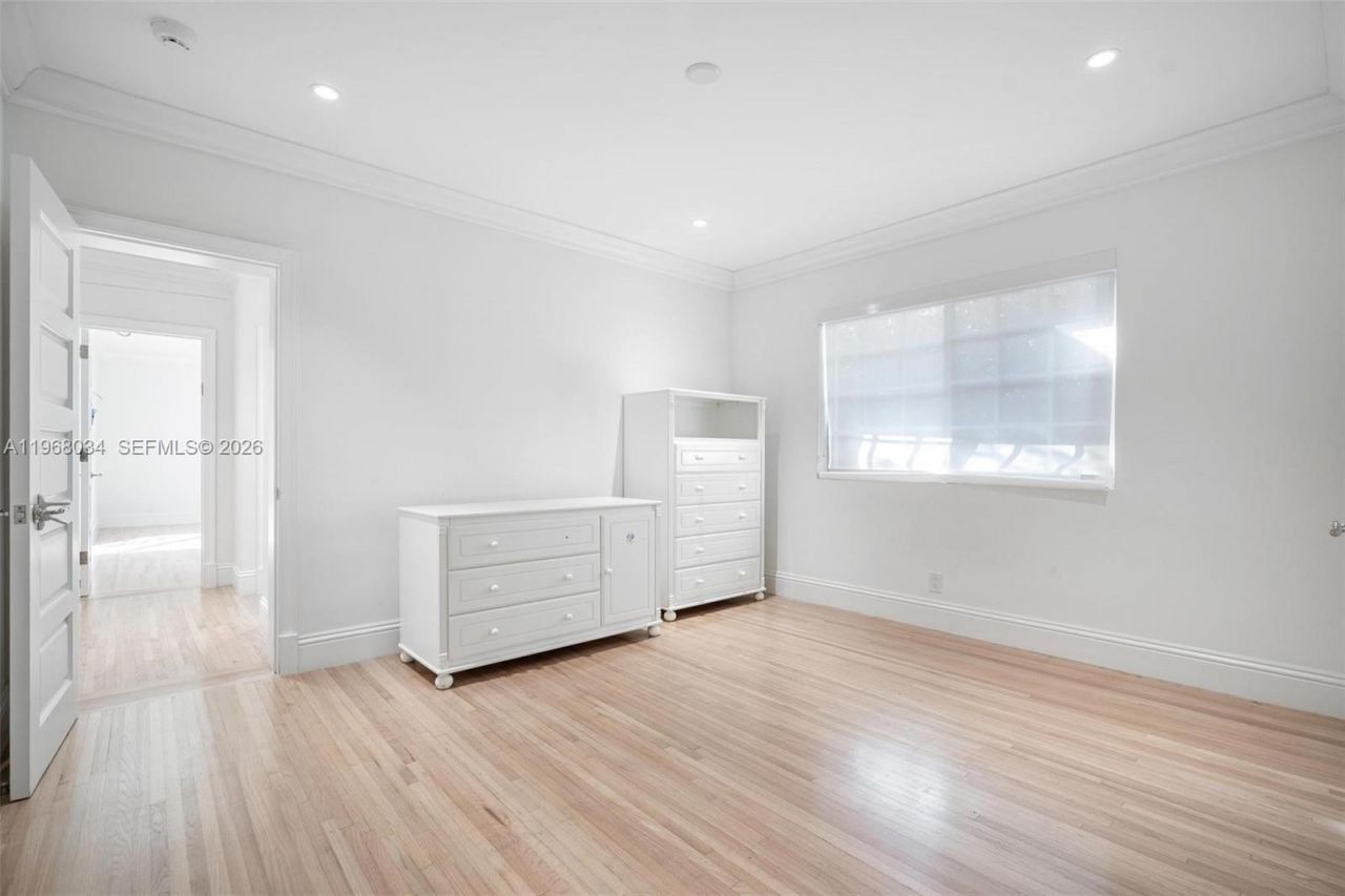 10121 E Broadview Dr , Bay Harbor Islands, FL 33154 Photo