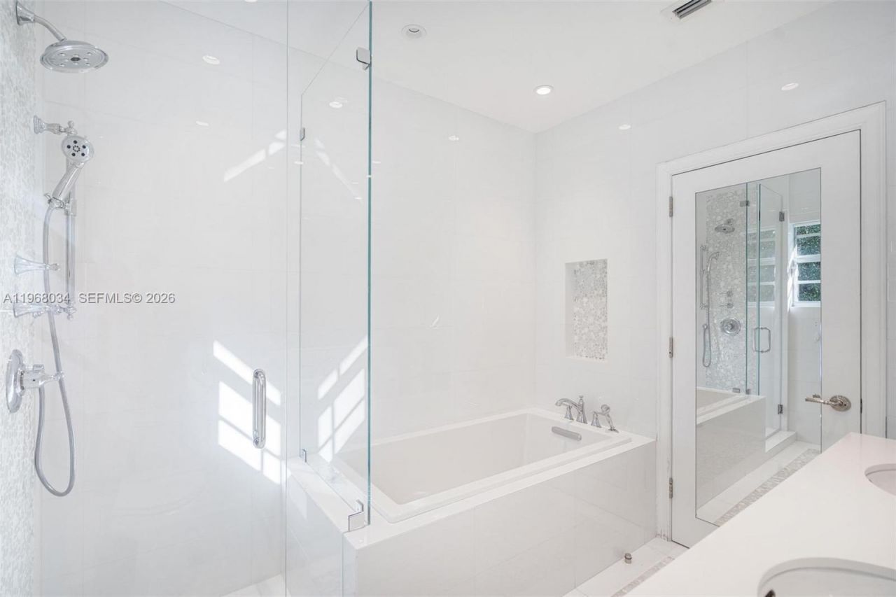 10121 E Broadview Dr , Bay Harbor Islands, FL 33154 Photo