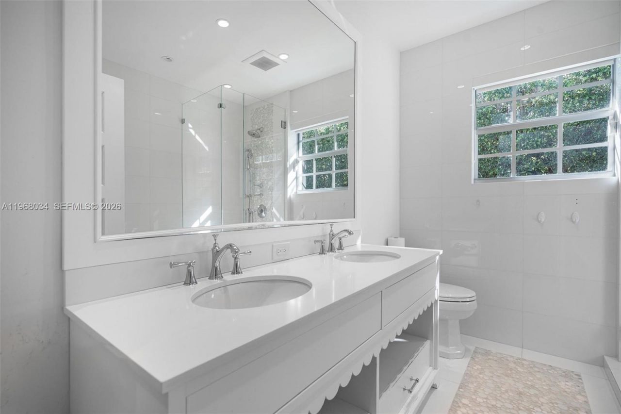 10121 E Broadview Dr , Bay Harbor Islands, FL 33154 Photo