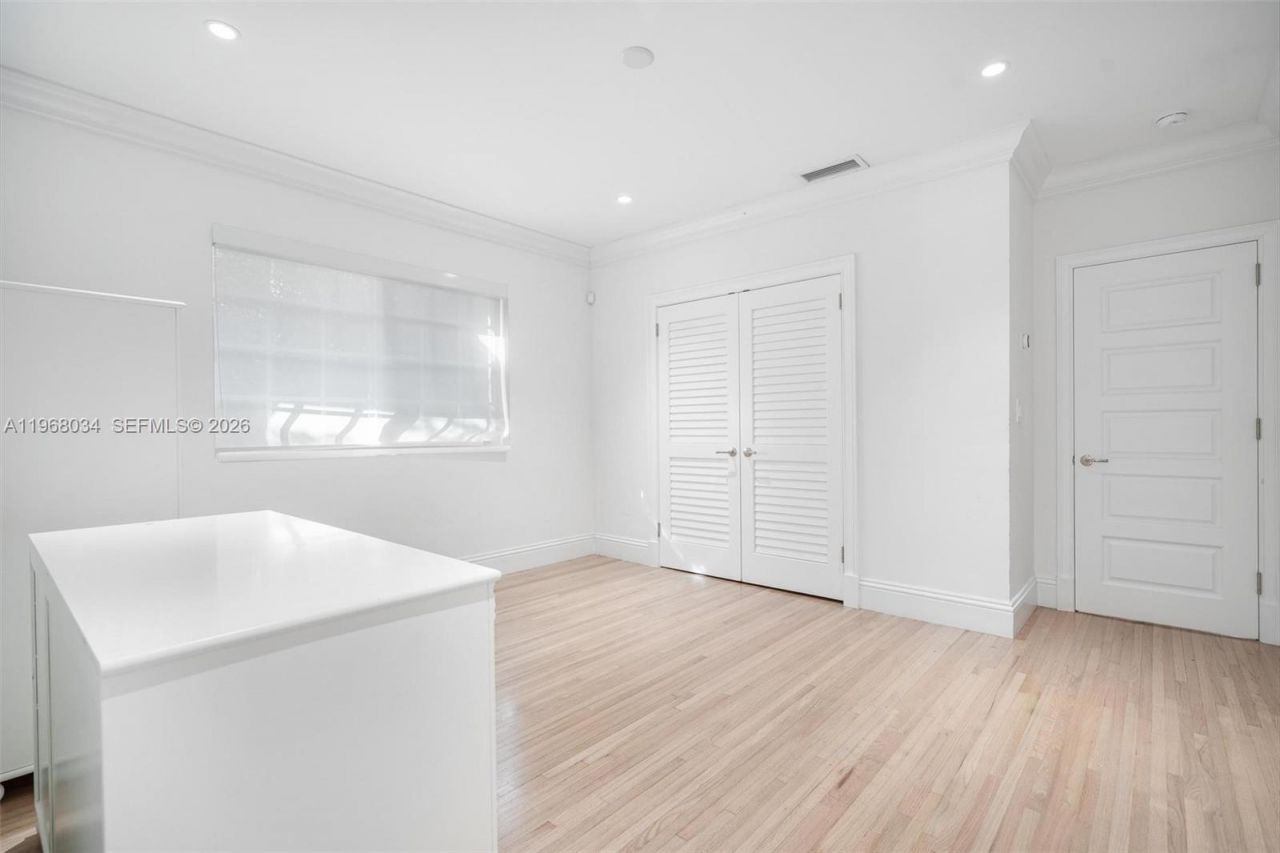 10121 E Broadview Dr , Bay Harbor Islands, FL 33154 Photo