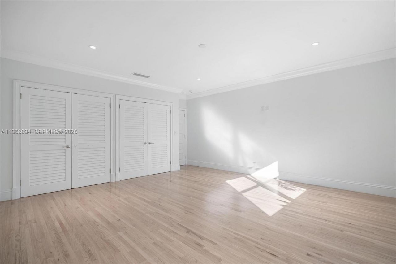 10121 E Broadview Dr , Bay Harbor Islands, FL 33154 Photo