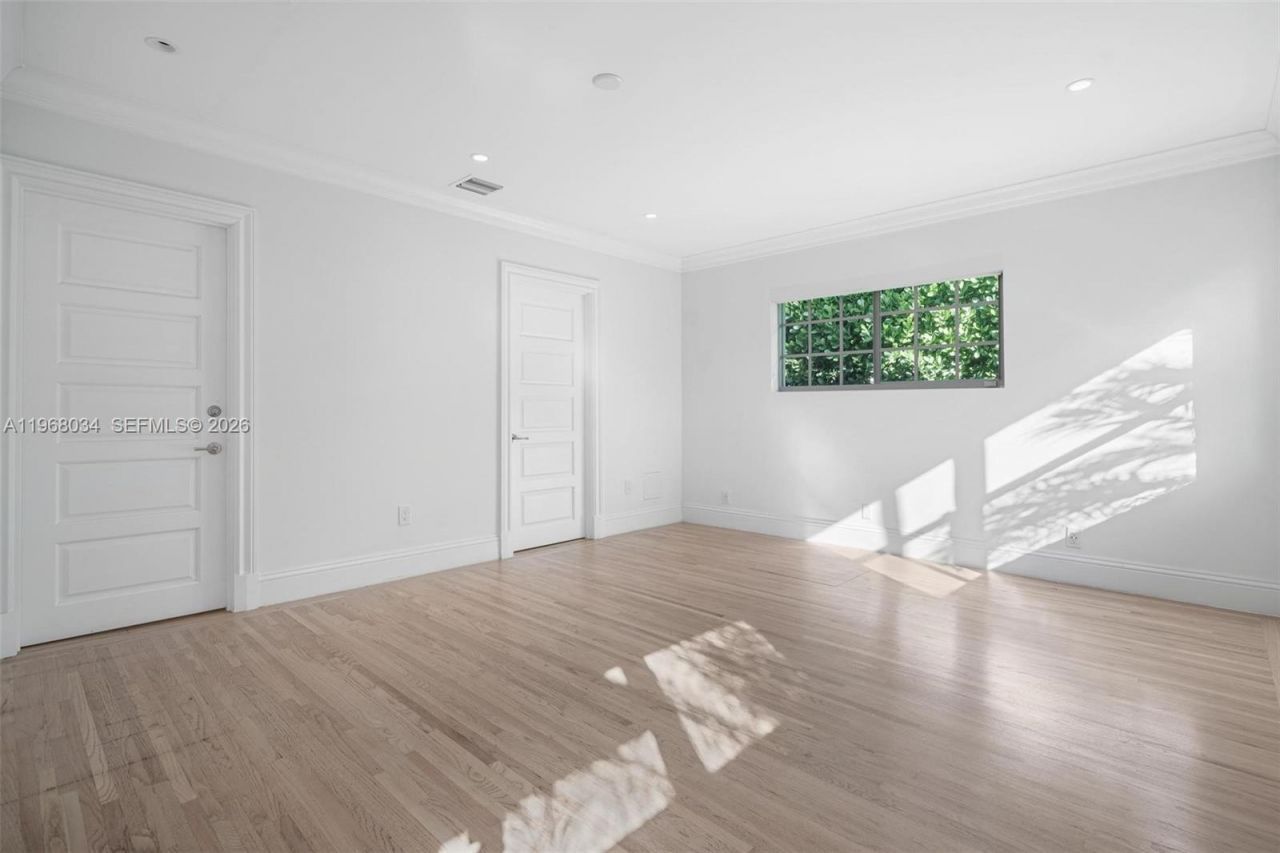 10121 E Broadview Dr , Bay Harbor Islands, FL 33154 Photo