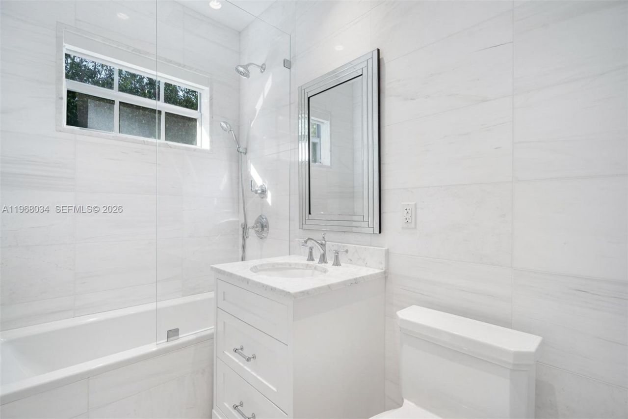 10121 E Broadview Dr , Bay Harbor Islands, FL 33154 Photo