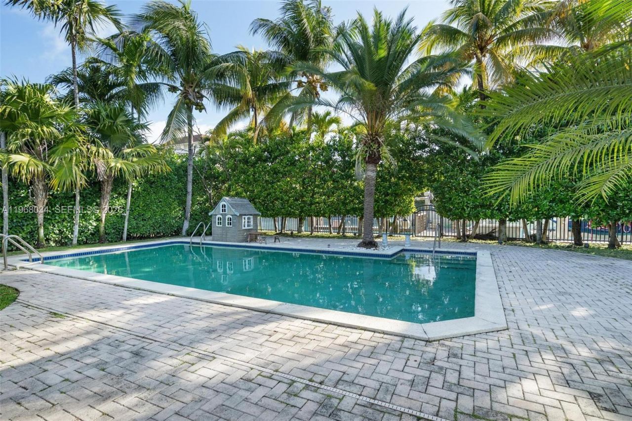 10121 E Broadview Dr , Bay Harbor Islands, FL 33154 Photo