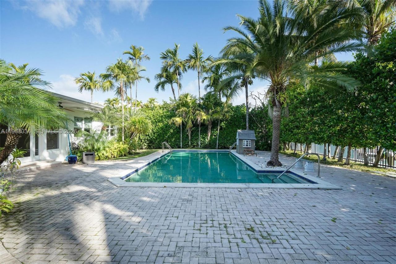 10121 E Broadview Dr , Bay Harbor Islands, FL 33154 Photo