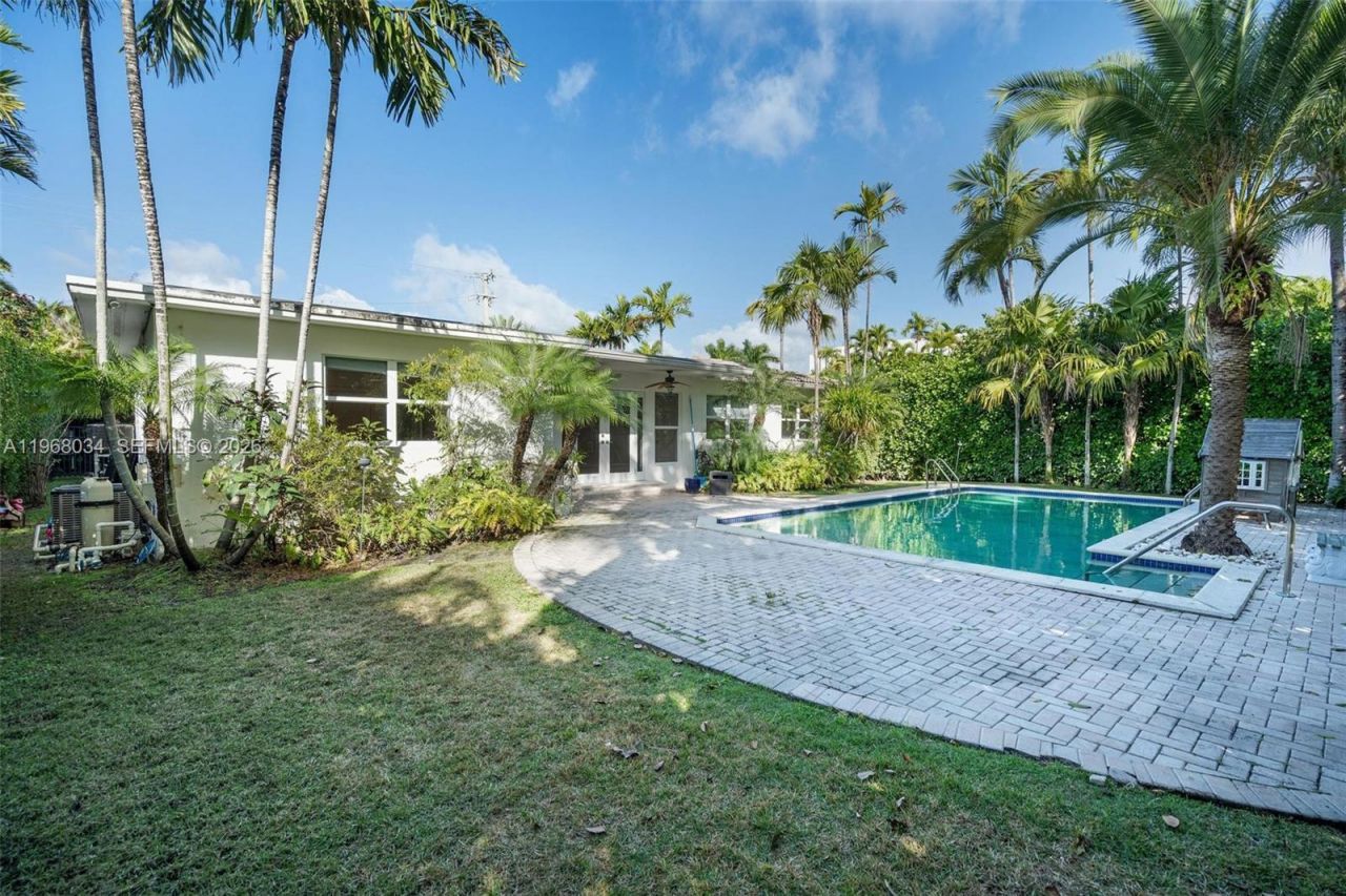 10121 E Broadview Dr , Bay Harbor Islands, FL 33154 Photo