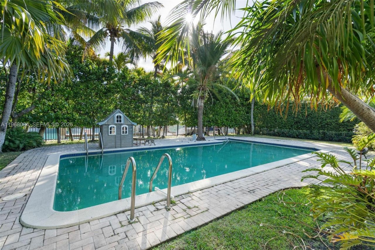 10121 E Broadview Dr , Bay Harbor Islands, FL 33154 Photo