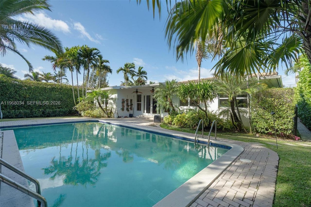 10121 E Broadview Dr , Bay Harbor Islands, FL 33154 Photo