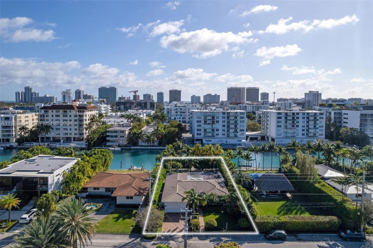 10121 E Broadview Dr , Bay Harbor Islands, FL 33154 Photo