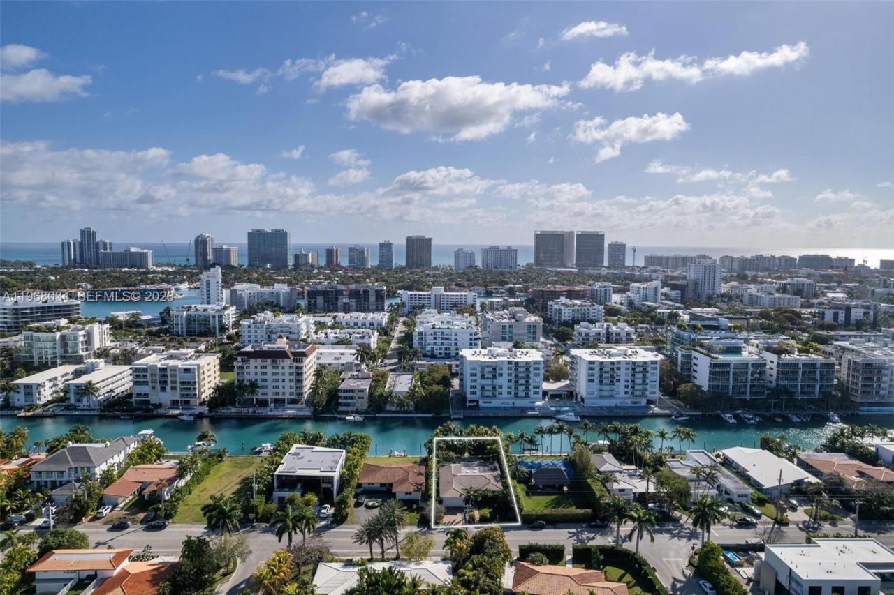 10121 E Broadview Dr , Bay Harbor Islands, FL 33154 Photo