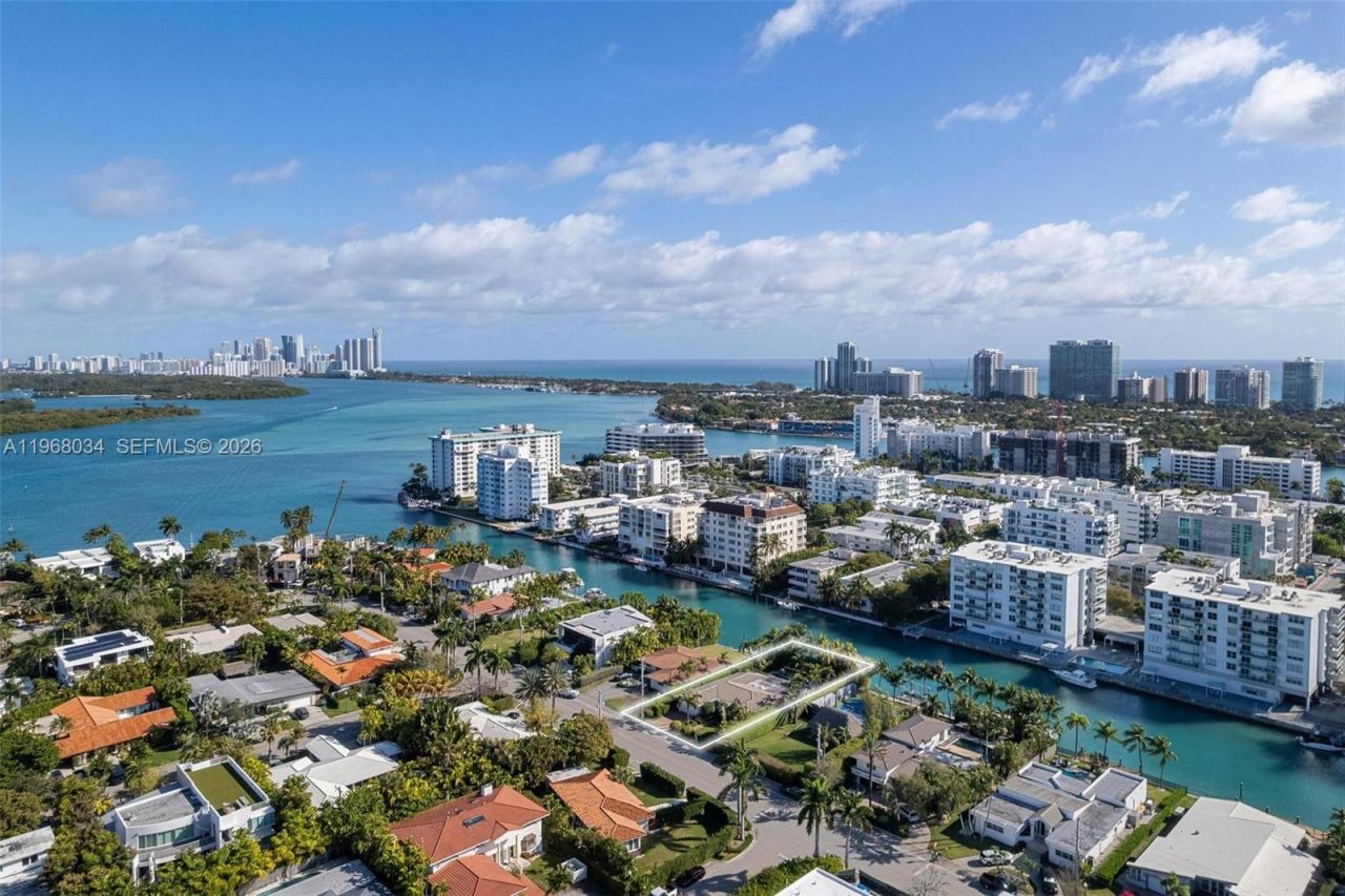 10121 E Broadview Dr , Bay Harbor Islands, FL 33154 Photo