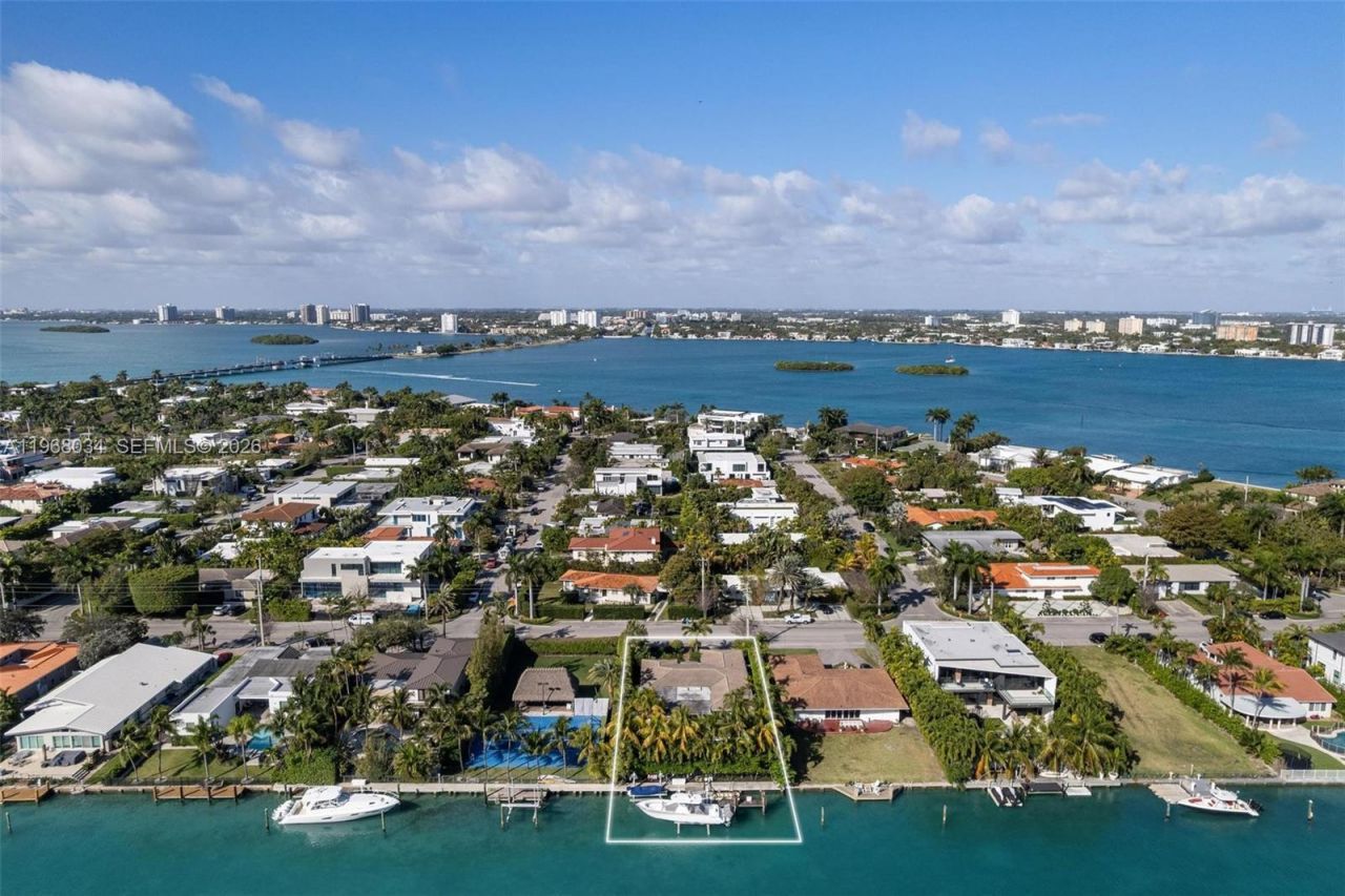 10121 E Broadview Dr , Bay Harbor Islands, FL 33154 Photo