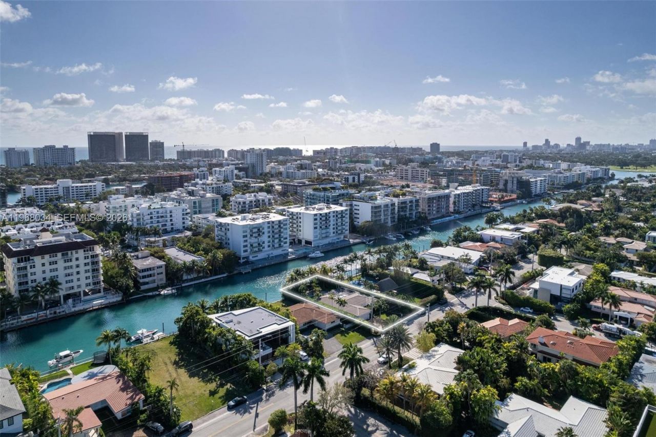 10121 E Broadview Dr , Bay Harbor Islands, FL 33154 Photo