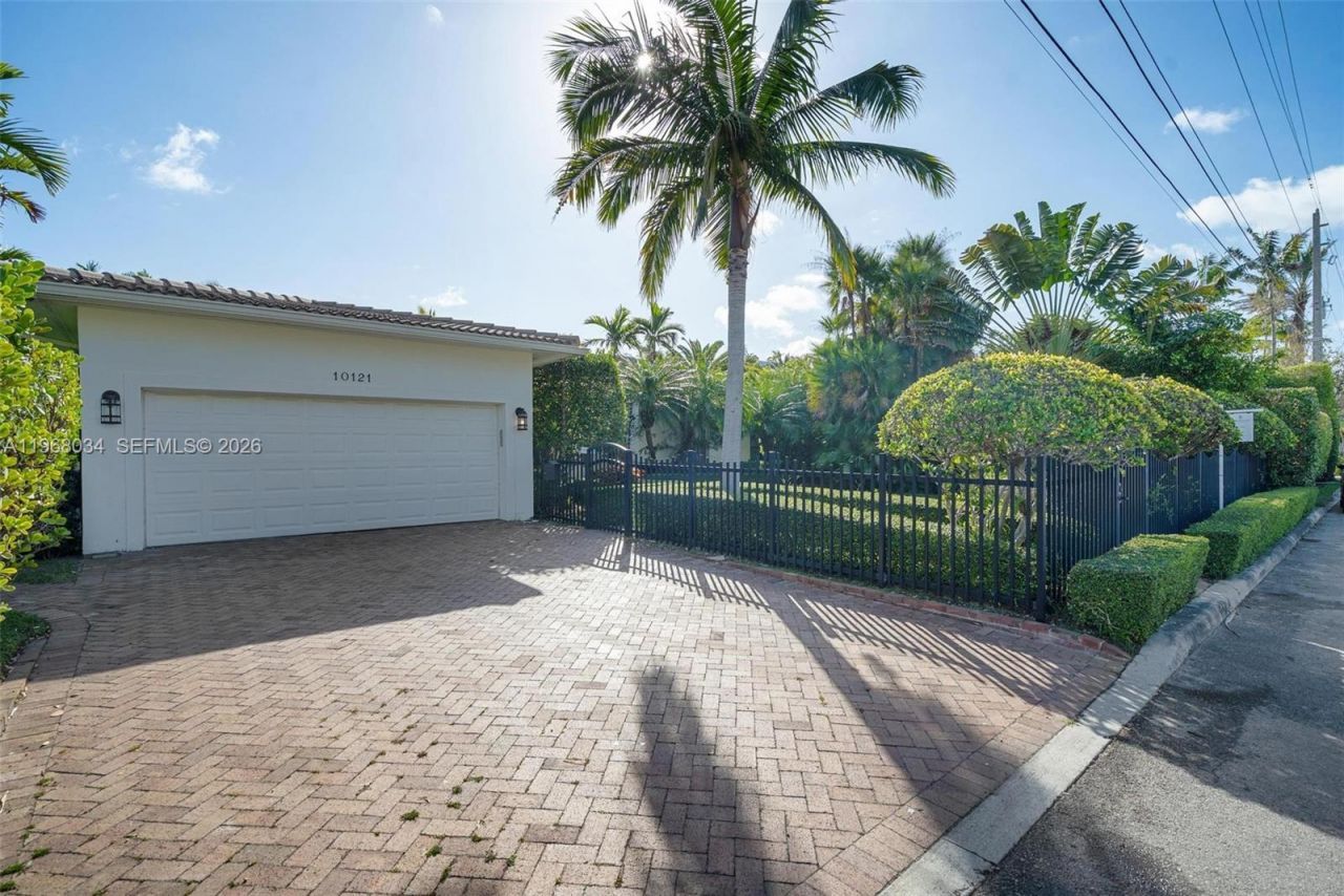 10121 E Broadview Dr , Bay Harbor Islands, FL 33154 Photo