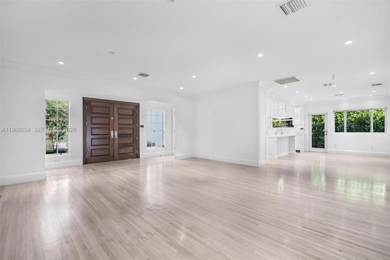 10121 E Broadview Dr , Bay Harbor Islands, FL 33154 Photo