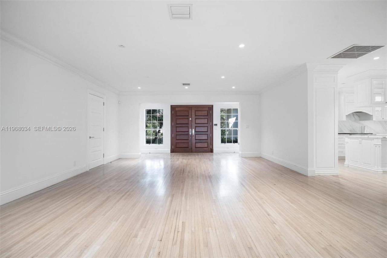 10121 E Broadview Dr , Bay Harbor Islands, FL 33154 Photo