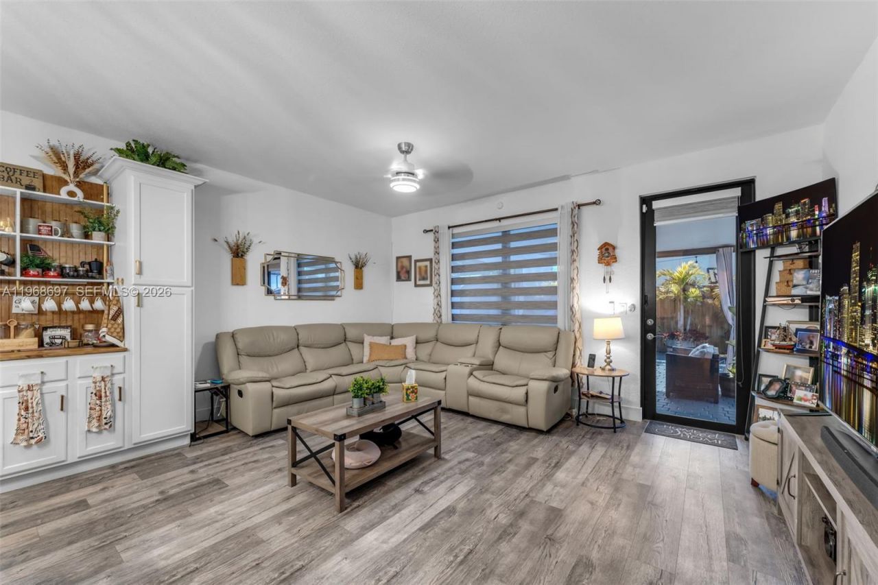 2484 SE 2nd St, Homestead, FL 33033 Photo