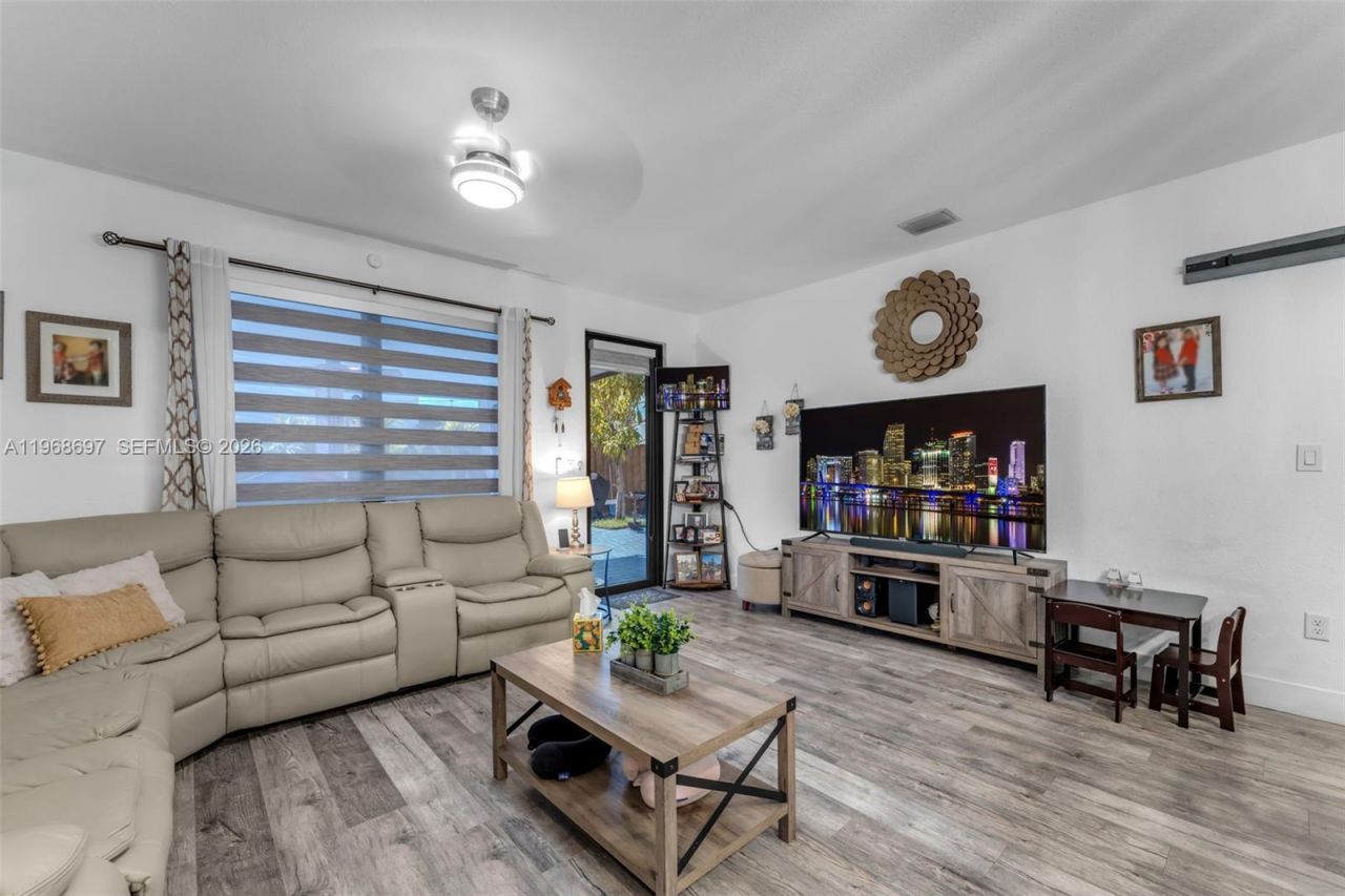 2484 SE 2nd St, Homestead, FL 33033 Photo