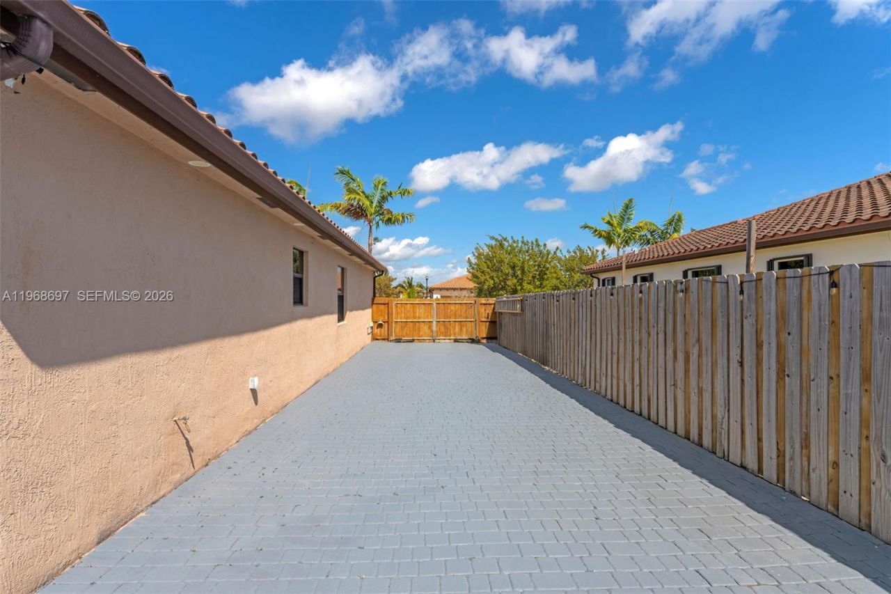 2484 SE 2nd St, Homestead, FL 33033 Photo