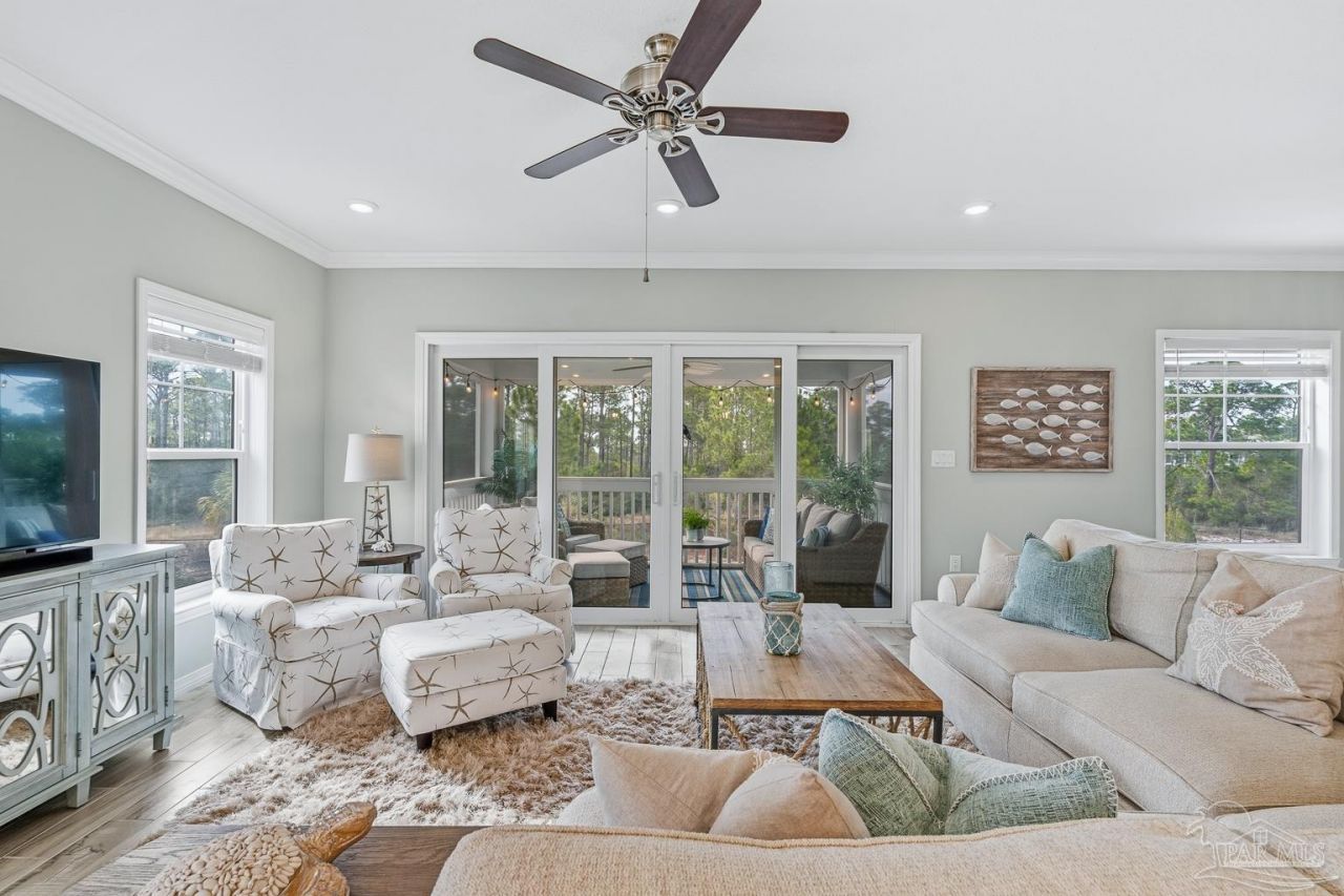 6597 Carlinga Dr, Pensacola, FL 32507 Main Photo