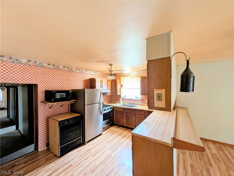 2000 Stake Drive, Green, OH 44232 Photo 5