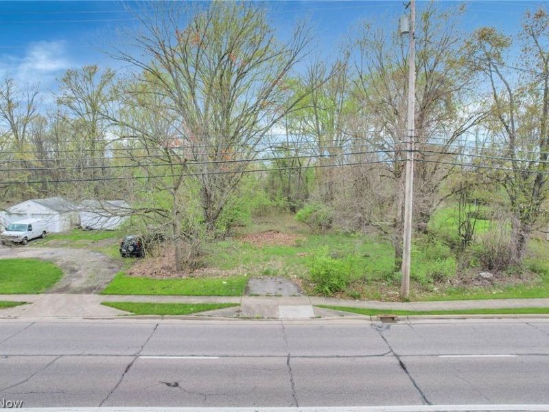 2423 Stelzer Road, Columbus, OH 43219 Photo 2