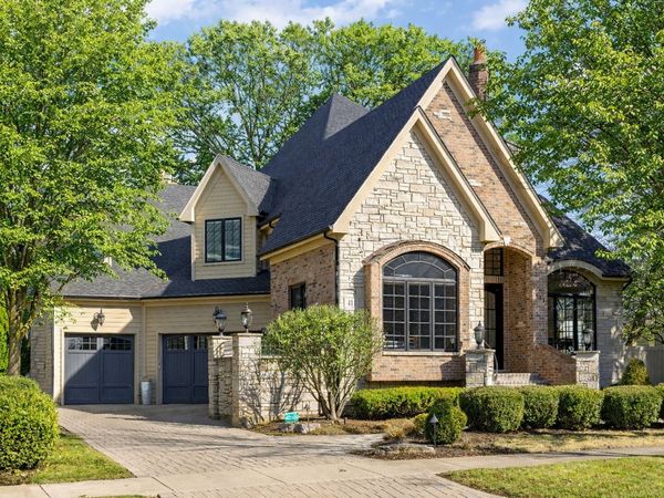 411 W Jefferson Avenue, Naperville, IL 60540