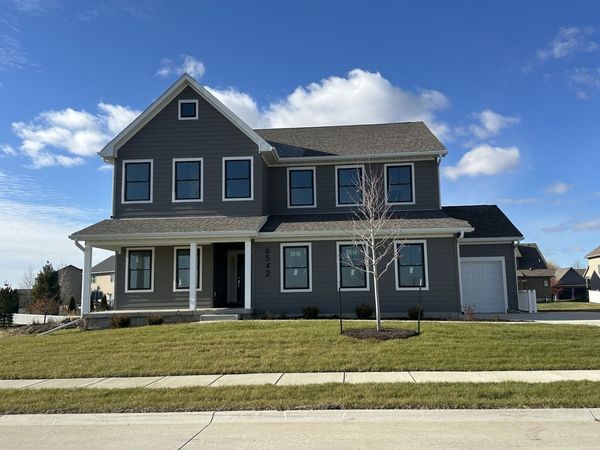 6542 Pelican Street, Bettendorf, IA 52722