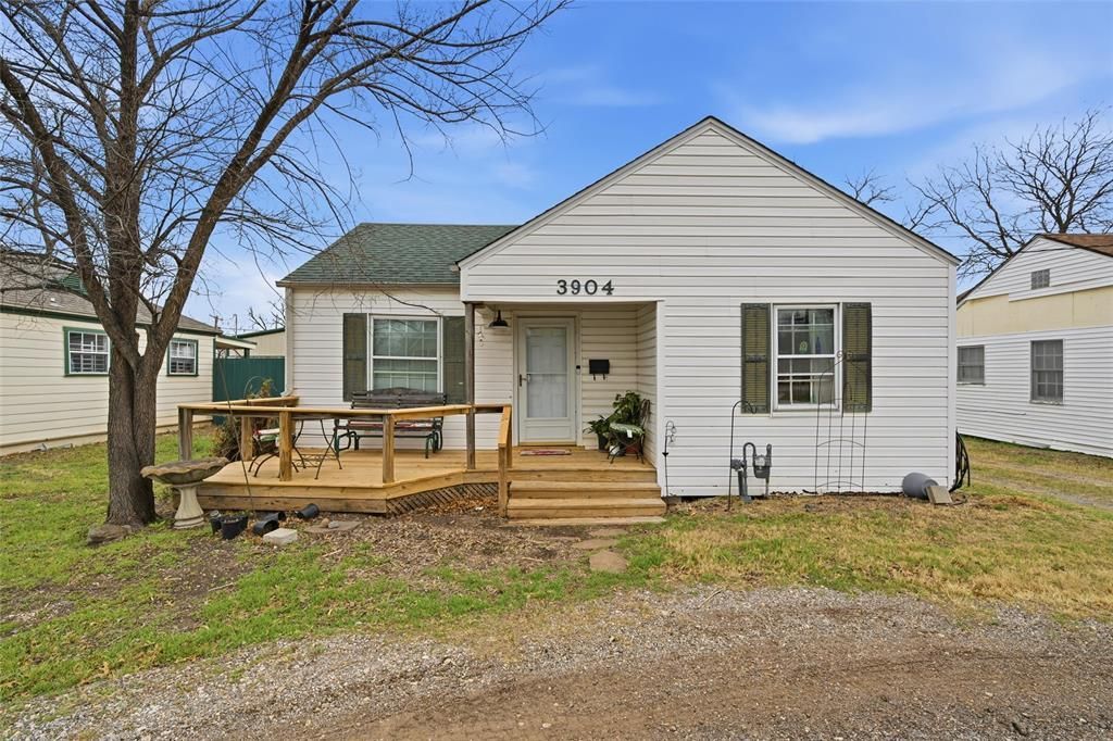 3904 Memorial Drive, Beverly Hills, TX 76711 Main Photo