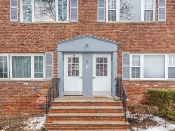 19 Wedgewood Drive, Verona, NJ 07044