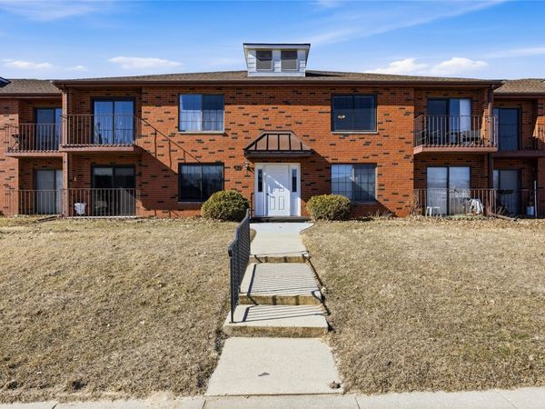 4561 Maureen Drive SE, Unit 42, Cedar Rapids, IA 52403