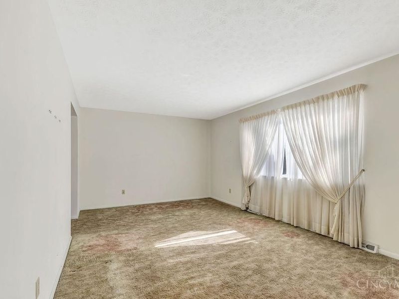 818 Rosetree Lane, Cincinnati, OH 45230 Photo 2