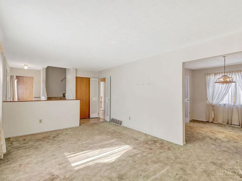 818 Rosetree Lane, Cincinnati, OH 45230 Photo 4