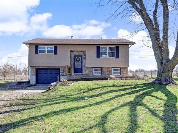 305 Maple Terrace, Wellsville, KS 66092