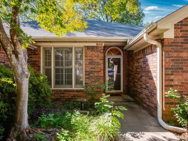 608 Cambridge Place Drive, Little Rock, AR 72227