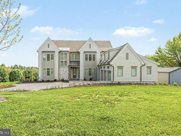 1 STRAWBERRY LANE, LITITZ, PA 17543
