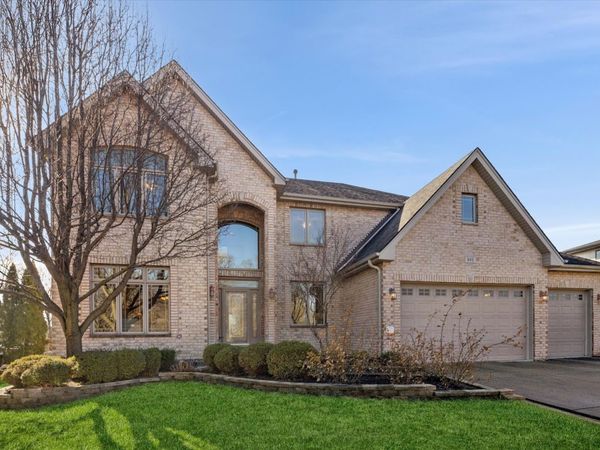 945 Internationale Parkway, Woodridge, IL 60517