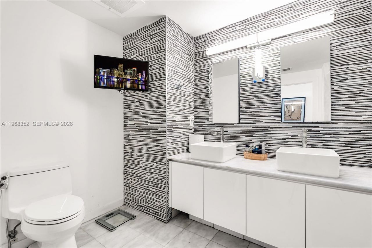 601 NE 36th St , Unit 1412, Miami, FL 33137 Photo