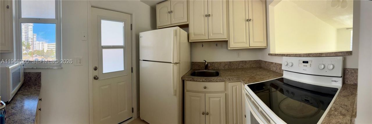 2855 Leonard Dr , Unit H202, Aventura, FL 33160 Photo