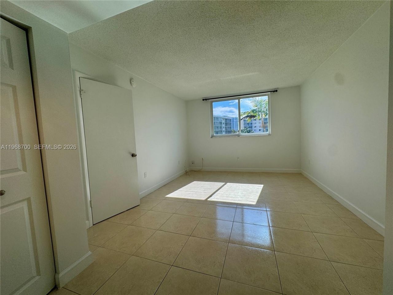 2855 Leonard Dr , Unit H202, Aventura, FL 33160 Photo